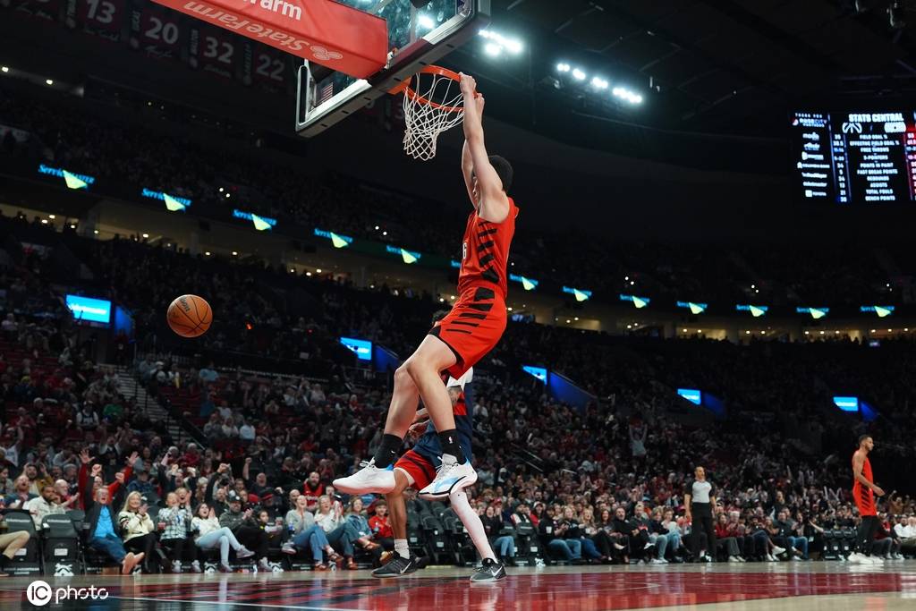 Shams:开拓者非法接触杨瀚森 被罚款+两经理停薪停职